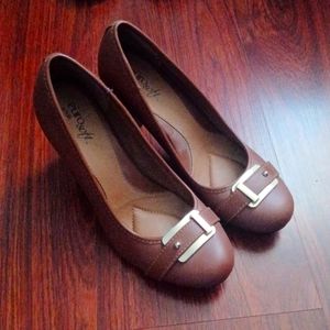 Brown shoes 7m